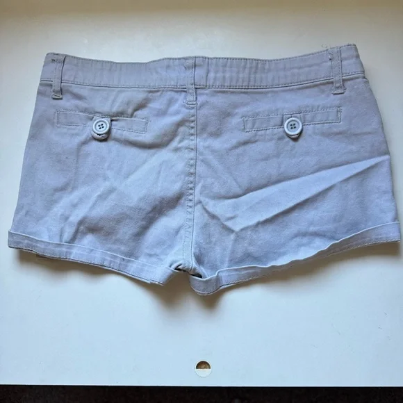Khaki shorts - Picture 2 of 5